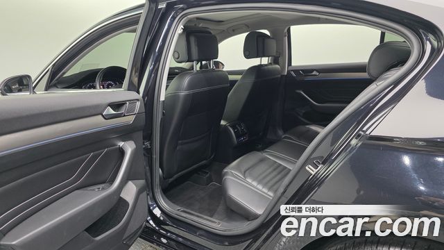 Volkswagen Passat GT (B8) 2.0 TDI Prestige 2022 — фото 21