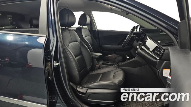 Kia Niro 1.6 HEV Prestige 2021 — фото 10
