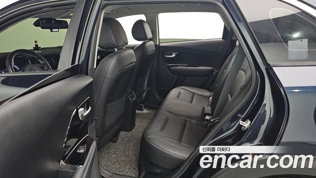 Kia Niro 1.6 HEV Prestige 2021 — фото 12