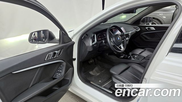 BMW 1 Series (F40) 120i Sports 2022 — фото 10