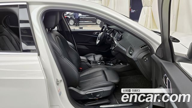 BMW 1 Series (F40) 120i Sports 2022 — фото 11