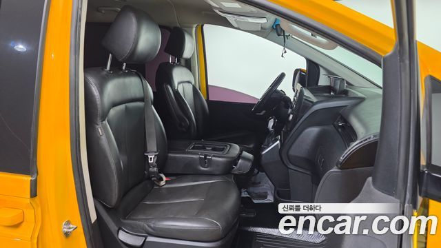 Hyundai Staria L3.5 Tourer 9-Seater Modern 2022 — фото 10