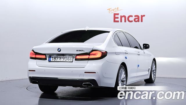 BMW 5 Series (G30) 530e Luxury 2021 — фото 2