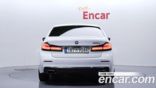 BMW 5 Series (G30) 530e Luxury 2021 — фото 4