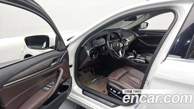 BMW 5 Series (G30) 530e Luxury 2021 — фото 15