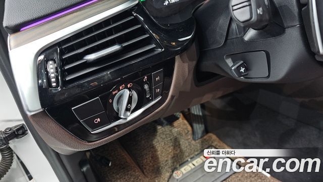BMW 5 Series (G30) 530e Luxury 2021 — фото 16