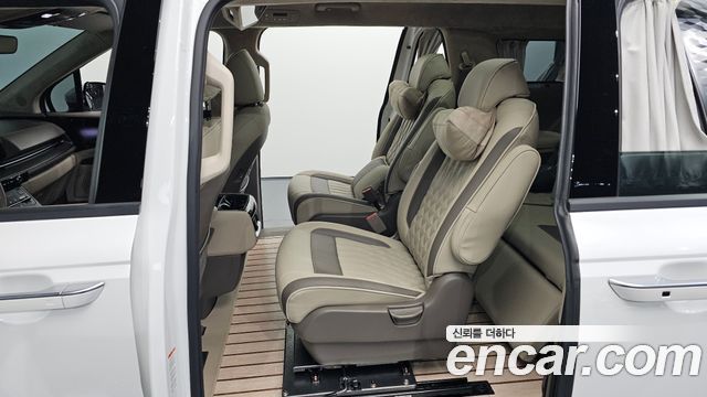 Kia Carnival (IV) Gasoline 9-seater Limousine(Special vehicle) 2023 — фото 15