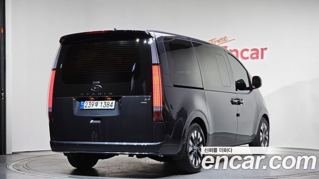 Hyundai Staria 4WD Lounge 9-Seater Inspiration 2023 — фото 2