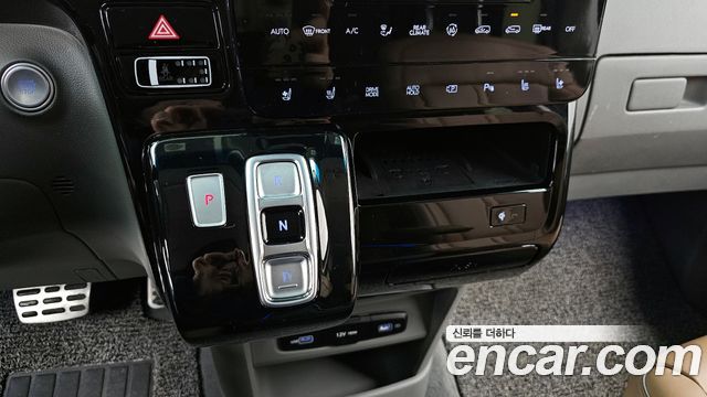 Hyundai Staria 4WD Lounge 9-Seater Inspiration 2023 — фото 9
