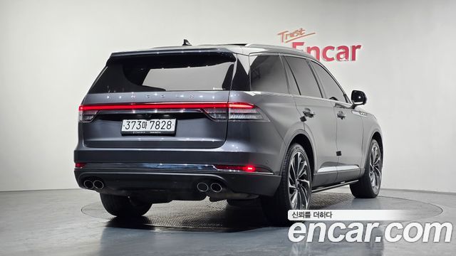 Lincoln Aviator (II) 3.0 Reserve  AWD 2023 — фото 2
