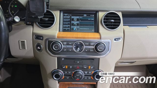 Land Rover Discovery 4 3.0 SDV6 SE 2013 — фото 15