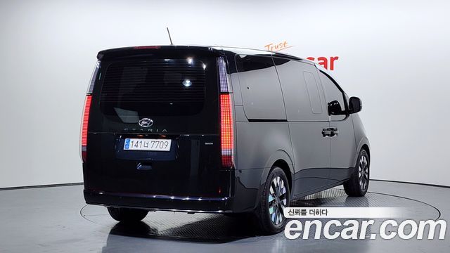 Hyundai Staria 4WD Lounge 9-Seater Inspiration 2022 — фото 2