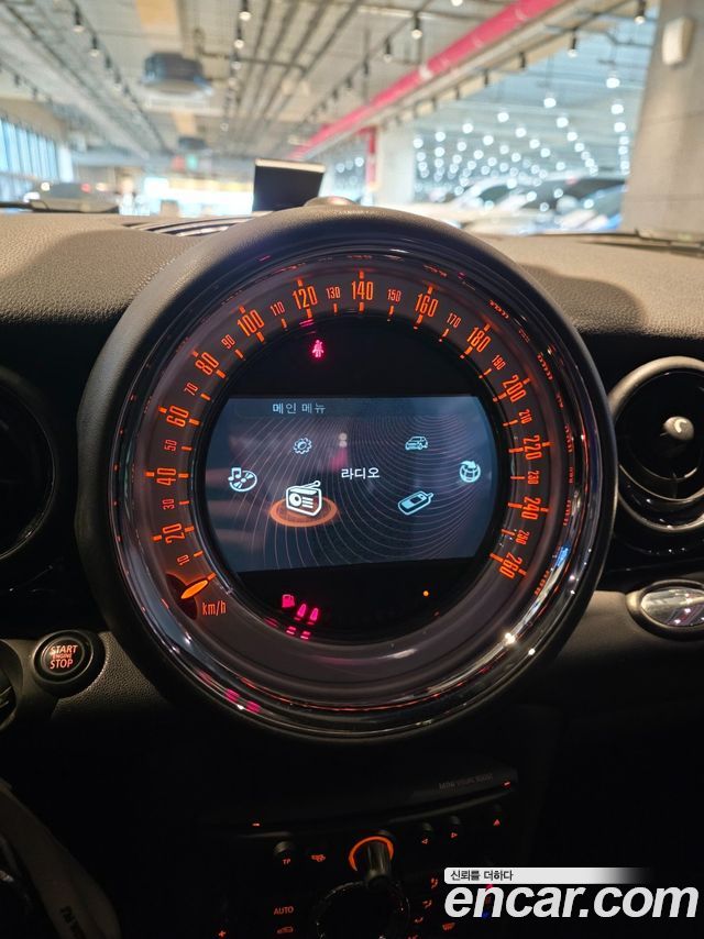 MINI Cooper D Standard 2nd 2013 — фото 16
