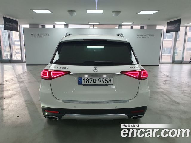 Mercedes-Benz GLE-Class (W167) GLE300d 4MATIC 2021 — фото 4