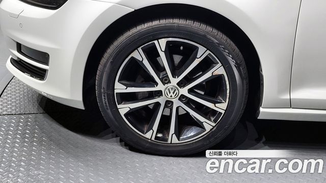 Volkswagen Golf (VII) 2.0 TDI Premium 2016 — фото 5