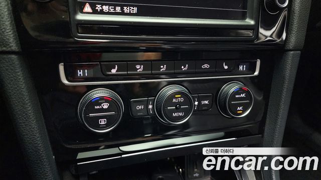Volkswagen Golf (VII) 2.0 TDI Premium 2016 — фото 17