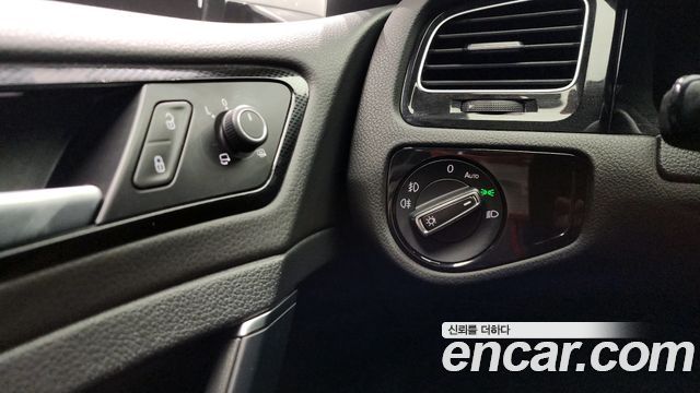 Volkswagen Golf (VII) 2.0 TDI Premium 2016 — фото 19
