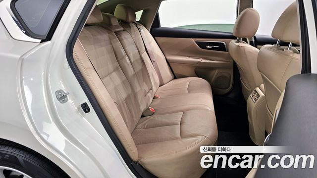 Nissan Altima 2.5 Tech L33 2016 — фото 12