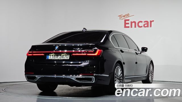 BMW 7 Series (G11) 740Li xDrive Design Pure Excellence 2021 — фото 2
