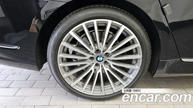 BMW 7 Series (G11) 740Li xDrive Design Pure Excellence 2021 — фото 5