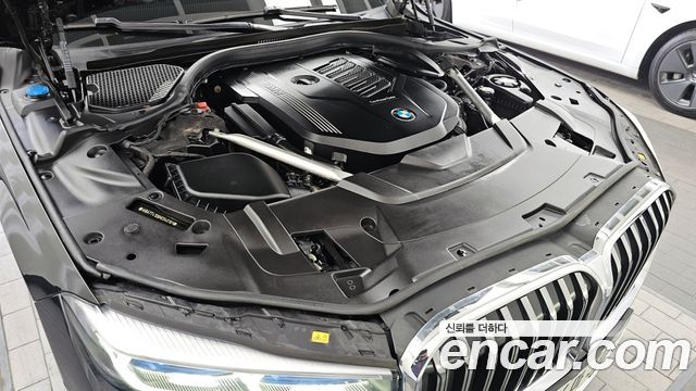 BMW 7 Series (G11) 740Li xDrive Design Pure Excellence 2021 — фото 6