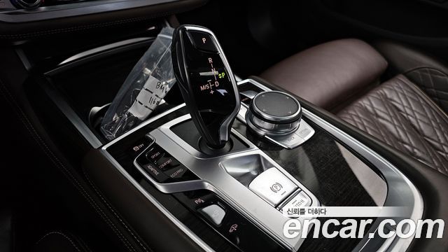 BMW 7 Series (G11) 740Li xDrive Design Pure Excellence 2021 — фото 9