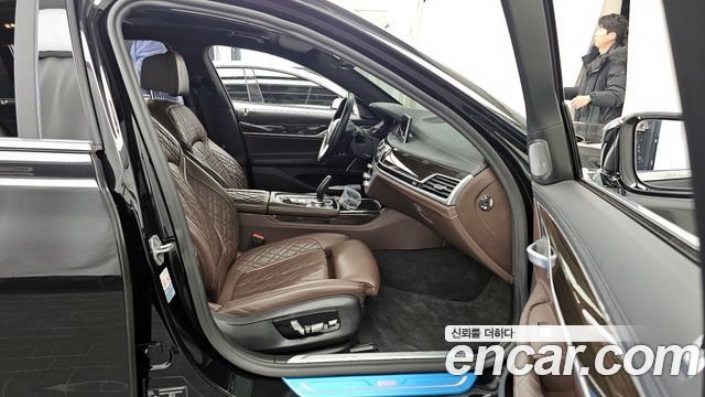 BMW 7 Series (G11) 740Li xDrive Design Pure Excellence 2021 — фото 11
