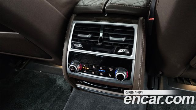 BMW 7 Series (G11) 740Li xDrive Design Pure Excellence 2021 — фото 19