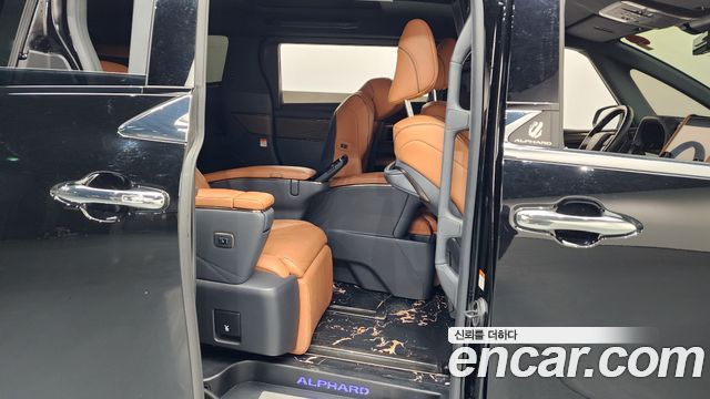 Toyota Alphard (IV) 2.5 HEV Executive AWD 2024 — фото 12