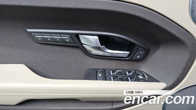 Land Rover Range Rover Evoque 2.2 SD4 Pure 2015 — фото 16