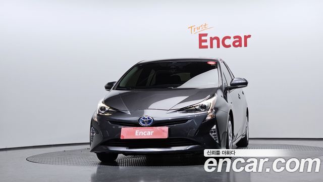 Toyota Prius (IV) 1.8 E 2018 — фото 3