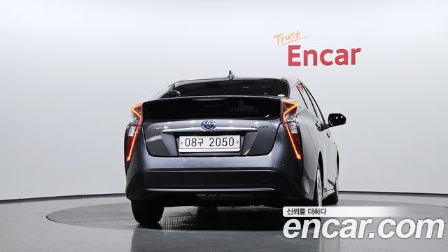 Toyota Prius (IV) 1.8 E 2018 — фото 4