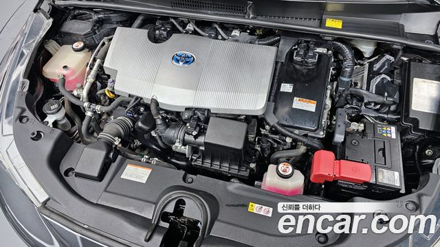 Toyota Prius (IV) 1.8 E 2018 — фото 6