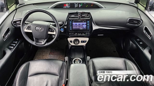 Toyota Prius (IV) 1.8 E 2018 — фото 7