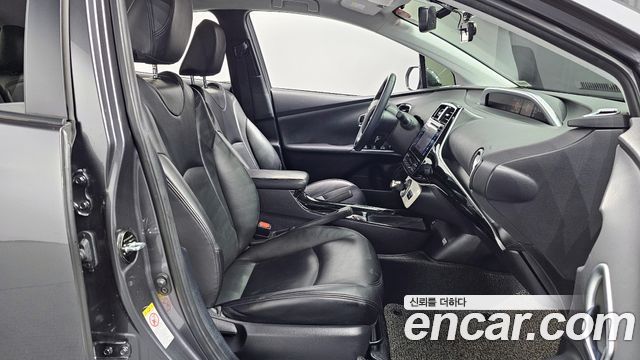 Toyota Prius (IV) 1.8 E 2018 — фото 10