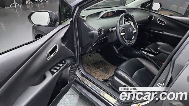 Toyota Prius (IV) 1.8 E 2018 — фото 11
