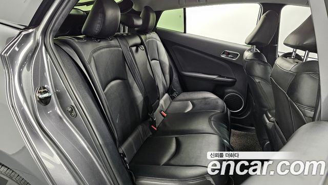 Toyota Prius (IV) 1.8 E 2018 — фото 12