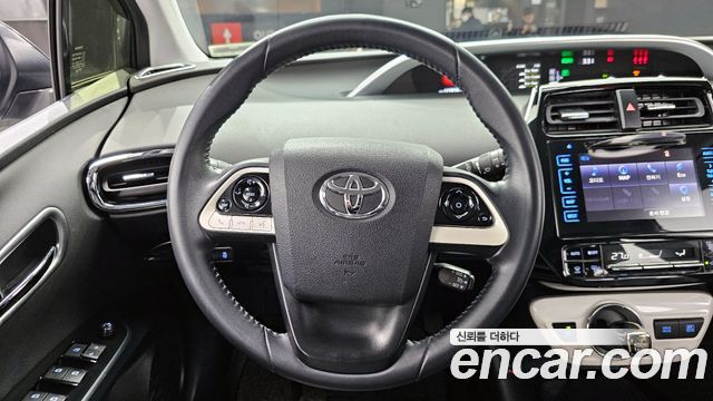 Toyota Prius (IV) 1.8 E 2018 — фото 13