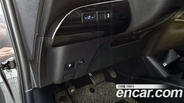 Toyota Prius (IV) 1.8 E 2018 — фото 19