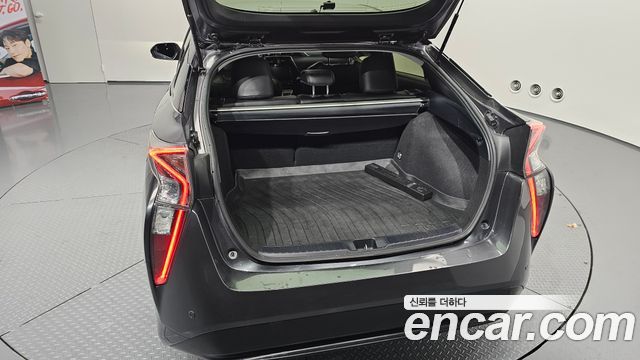 Toyota Prius (IV) 1.8 E 2018 — фото 20