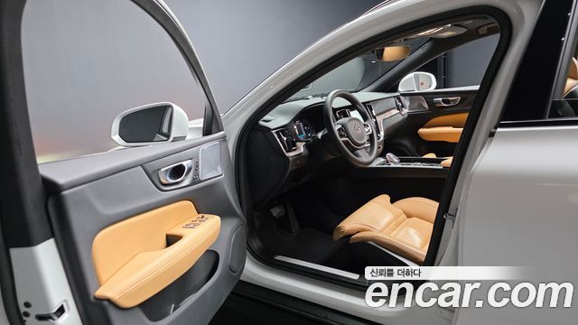 Volvo V60 Cross Country (II) B5 Ultimate AWD 2023 — фото 10