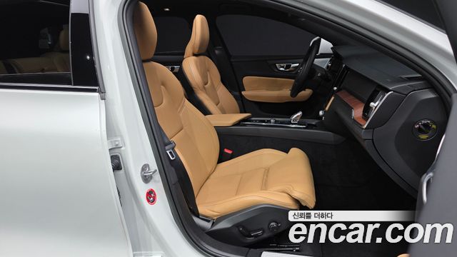 Volvo V60 Cross Country (II) B5 Ultimate AWD 2023 — фото 11