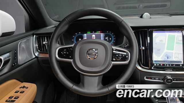 Volvo V60 Cross Country (II) B5 Ultimate AWD 2023 — фото 13