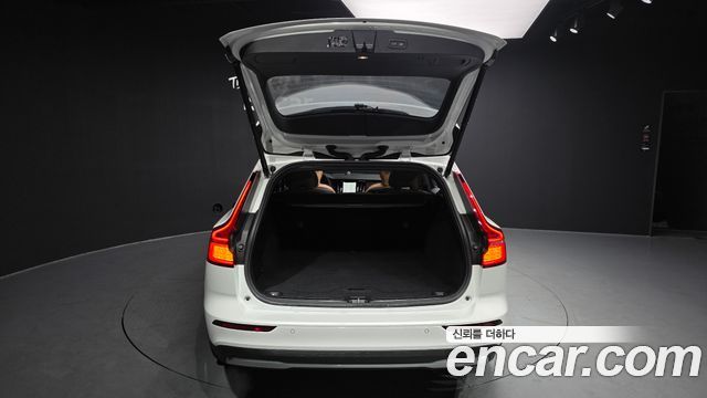 Volvo V60 Cross Country (II) B5 Ultimate AWD 2023 — фото 20