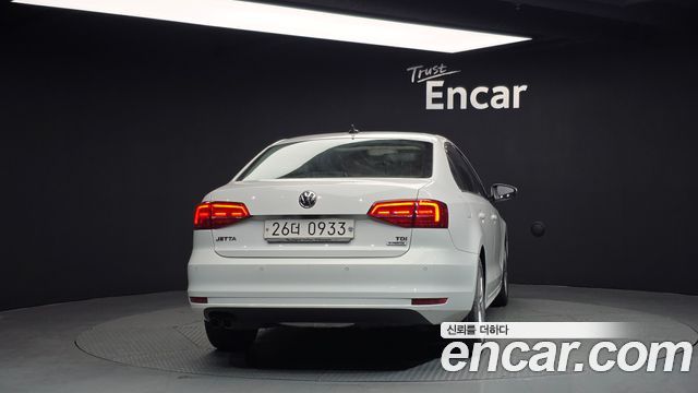 Volkswagen Jetta 2.0 TDI BlueMotion Premium 6th 2016 — фото 4