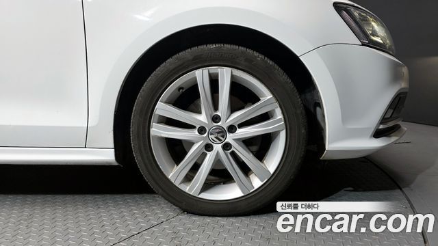Volkswagen Jetta 2.0 TDI BlueMotion Premium 6th 2016 — фото 5