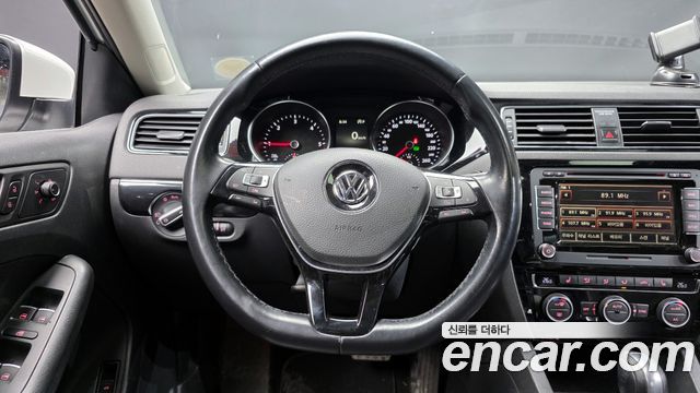 Volkswagen Jetta 2.0 TDI BlueMotion Premium 6th 2016 — фото 13
