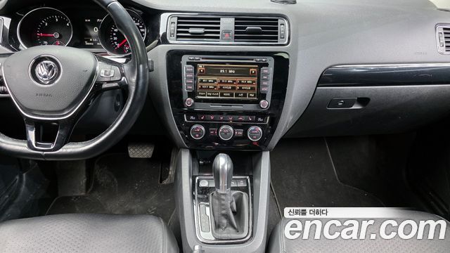 Volkswagen Jetta 2.0 TDI BlueMotion Premium 6th 2016 — фото 14