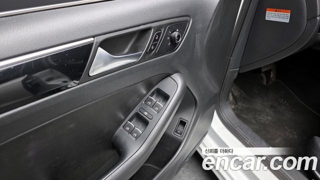 Volkswagen Jetta 2.0 TDI BlueMotion Premium 6th 2016 — фото 18