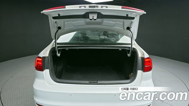 Volkswagen Jetta 2.0 TDI BlueMotion Premium 6th 2016 — фото 20